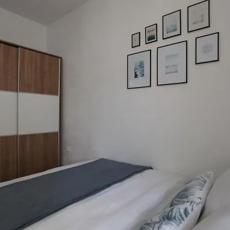 Appartement In A Stone Building By The Adriatic Sea