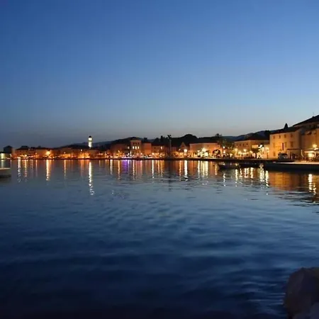In A Stone Building By The Adriatic Sea Appartement Kaštela